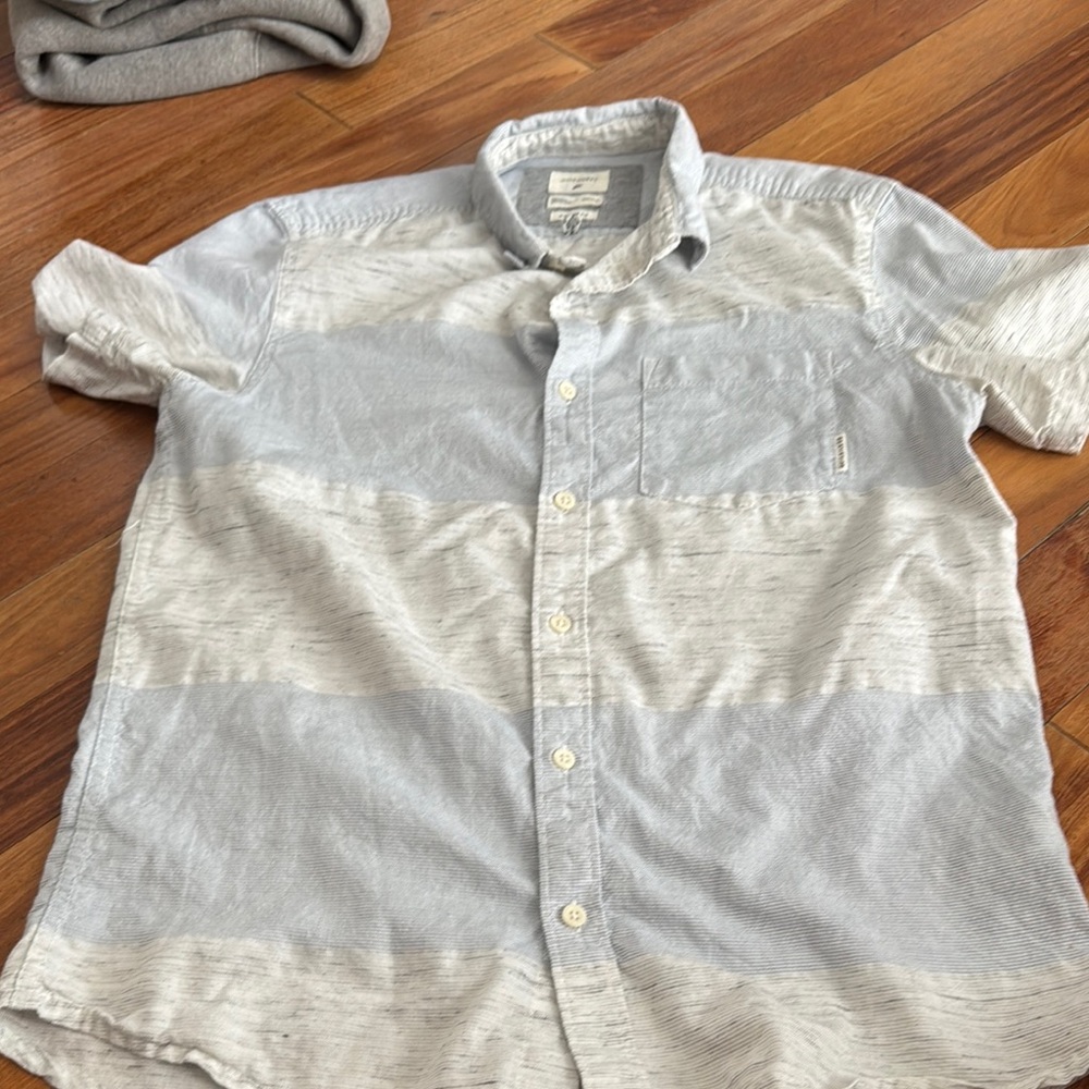 Quiksilver Gray and White Casual Button Down Shirt